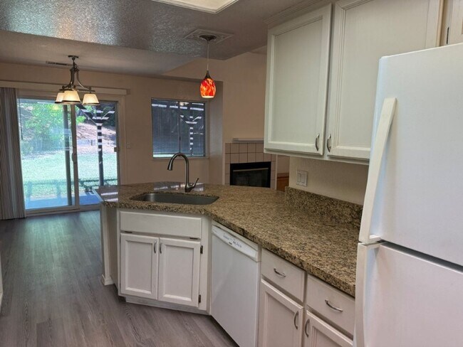 Building Photo - Modern 3 Bedroom 2 Bath One Story Browns Valley Vacaville *Star Rentals
