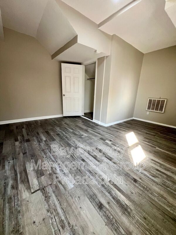 Building Photo - 2419 S 62nd St