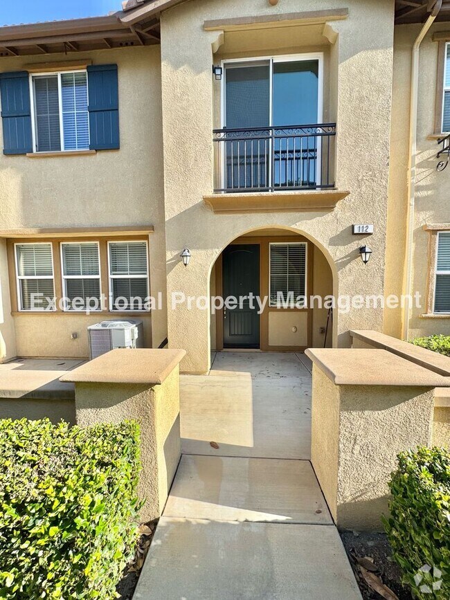 Building Photo - Great 3 bed 3 bath home