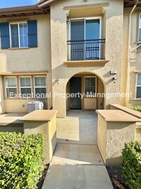 Building Photo - Great 3 bed 3 bath home