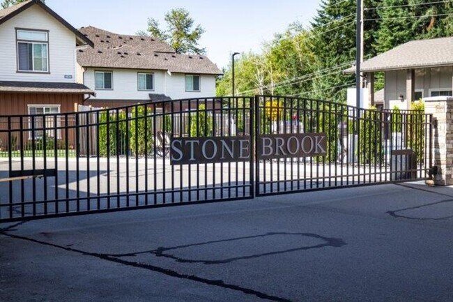 Building Photo - 2 Bedroom top floor in Tumwater! Pool/fitness center/club room/dog run apply today!