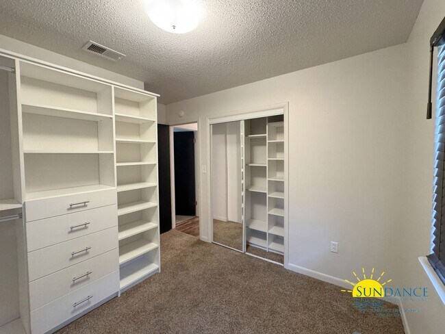 Building Photo - Fully renovated 3 Bedroom Home in Fort Wal...