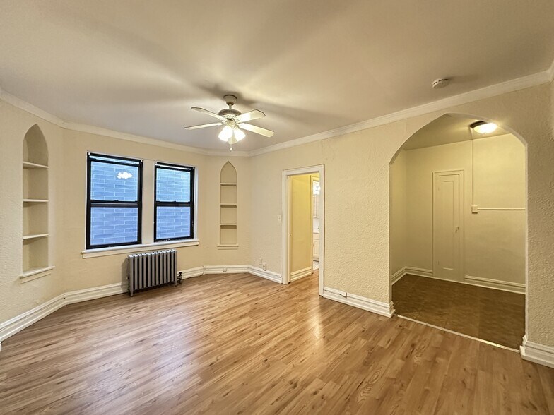 Building Photo - 4834 N Damen Ave