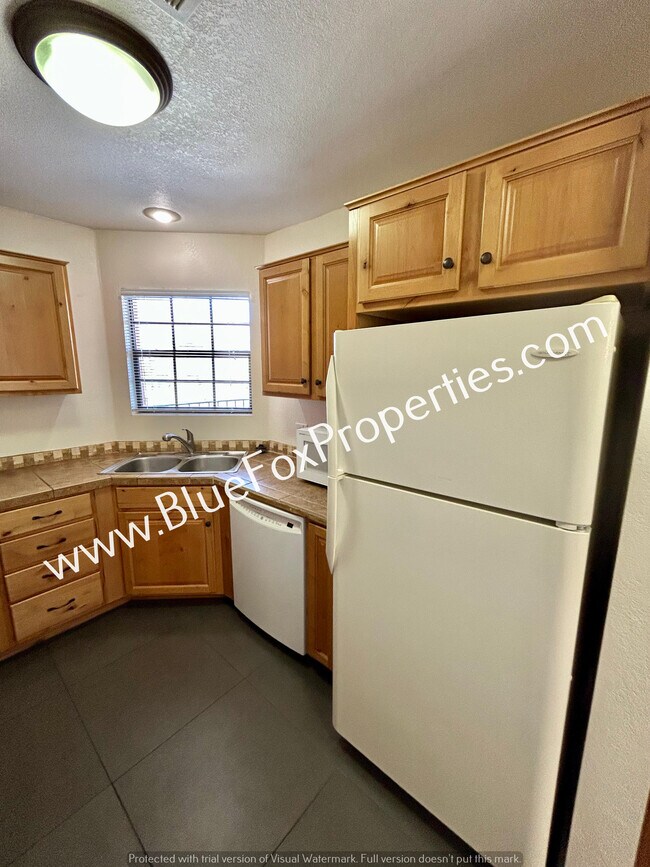 Building Photo - 6490 N Tierra De Las Catalinas