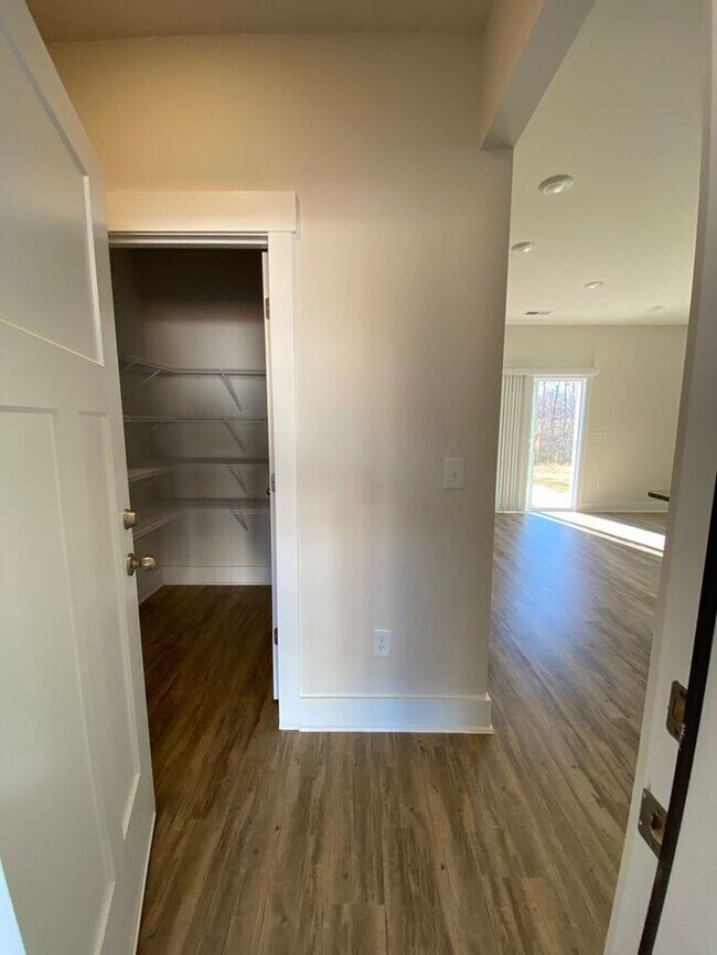 Building Photo - **Coming Soon! **Gorgeous and spacious!