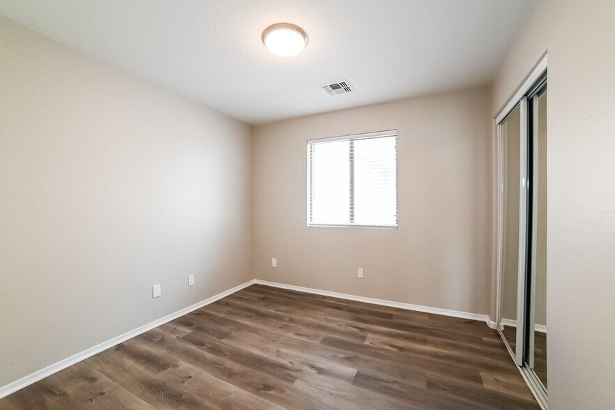 Building Photo - 3510 W Thurman Dr