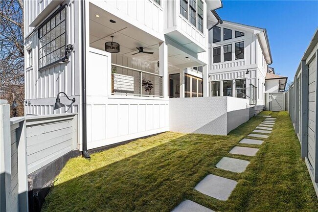 Building Photo - 636 Kennesaw Ave NE