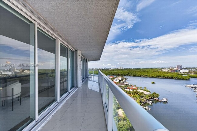 Building Photo - 16500 Collins Ave
