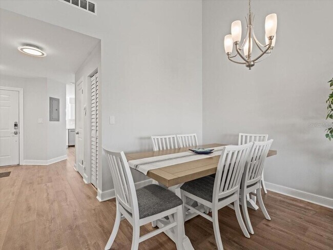 Building Photo - 5900 Bahia Del Mar Cir N