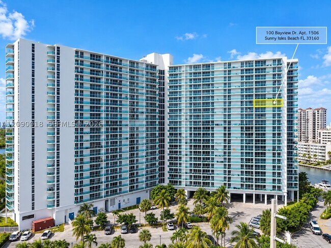 Building Photo - 100 Bayview Dr