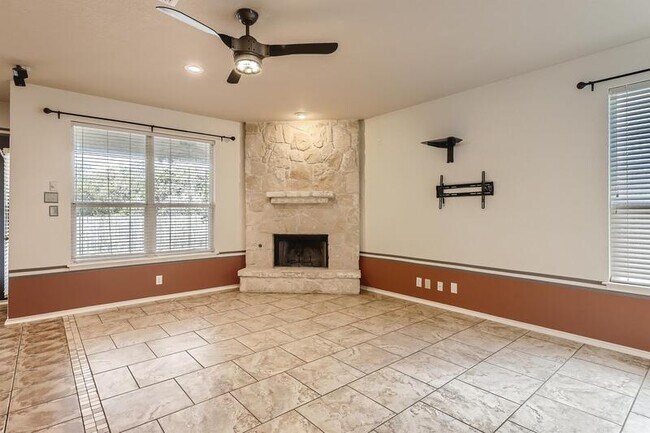 Building Photo - 8803 Redwood Bend