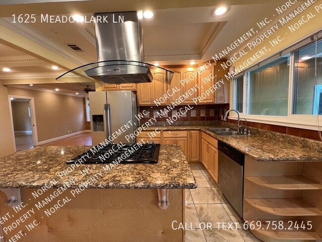 Building Photo - 1625 Meadowlark Ln