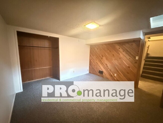 Building Photo - Single family home with yard