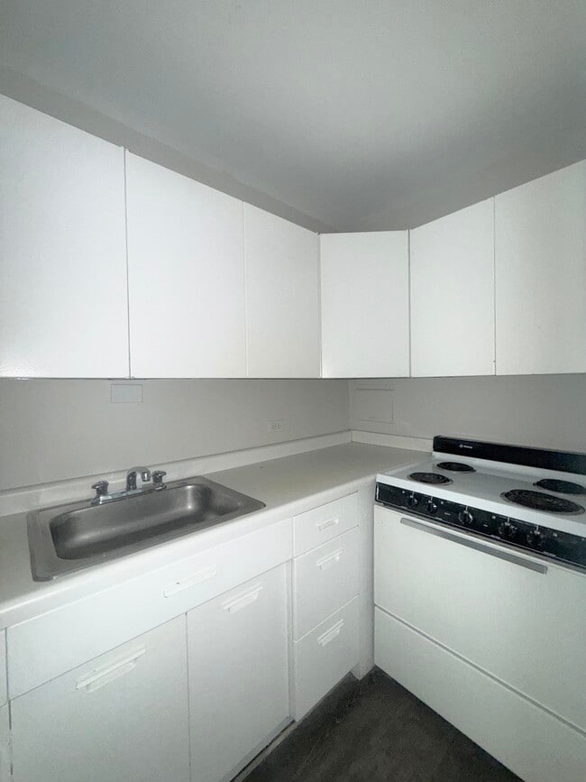 Building Photo - 3600 N Lake Shore Dr