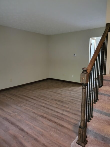 Building Photo - 32 Manor Dr