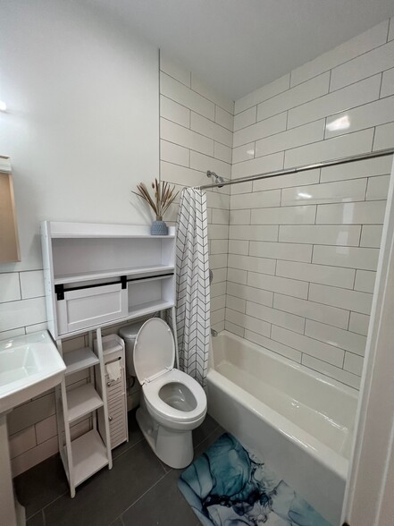 Building Photo - 14-16-16 Hamilton Rd