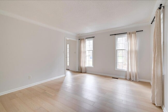 Building Photo - 2437 Tilghman Cir