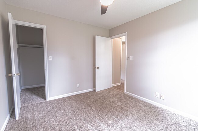 Building Photo - 718 Ranch Hill Dr