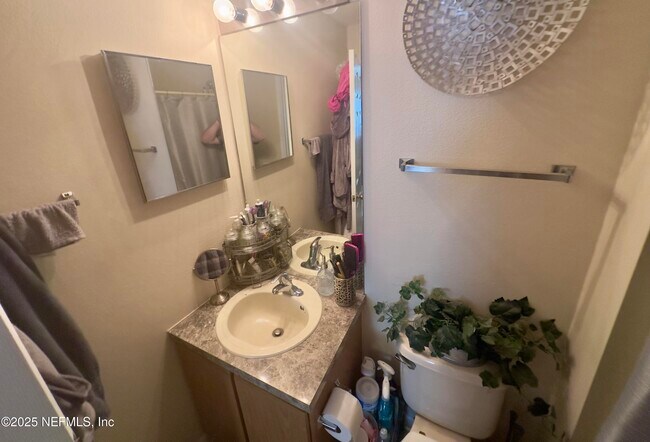 Building Photo - 12311 Kensington Lakes Dr