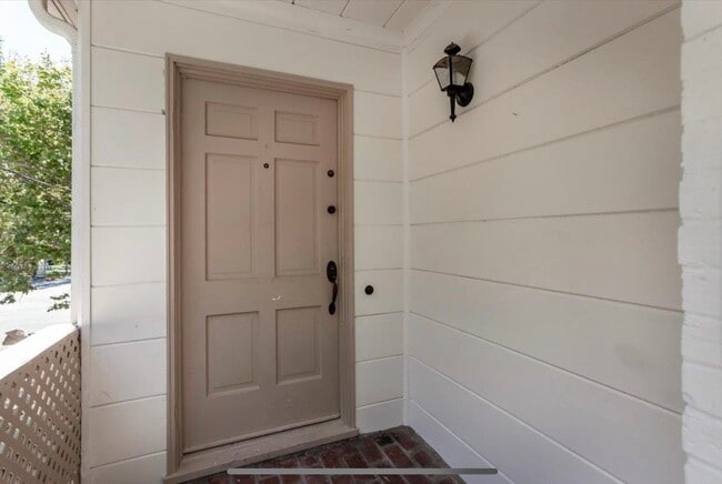 Building Photo - 911 Myrtle St