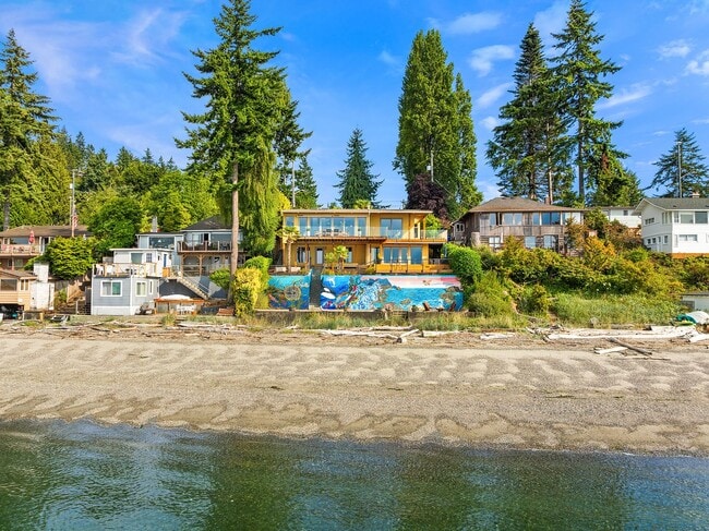 Building Photo - Three Tree Point beach front home - 3+ bedroom & 4.5 bathrooms ready for move in NOW!