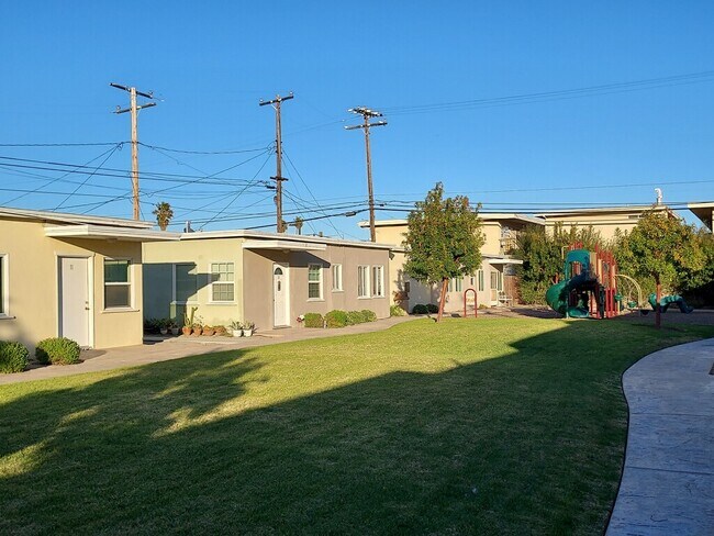 Building Photo - 130 N Surfside Dr