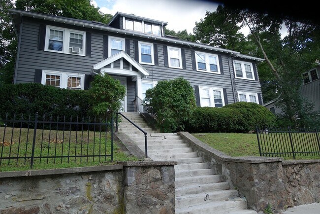 Building Photo - 51 Leamington Rd