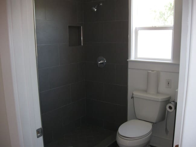 Bath 2 - 6067 Roy St