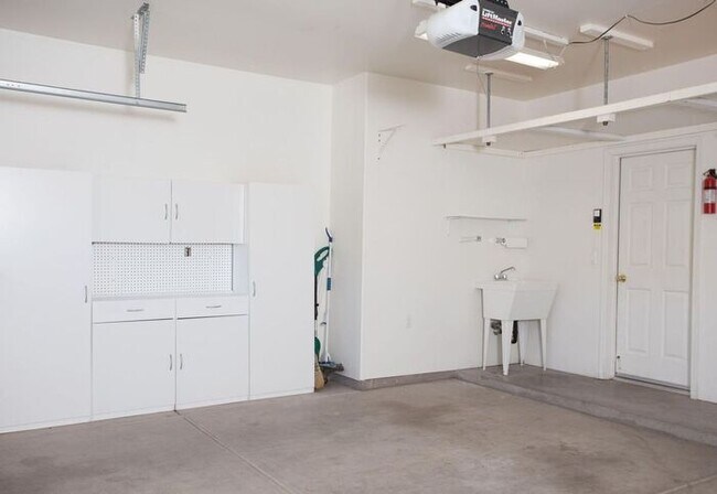 Building Photo - 10865 E Walking Stick Dr