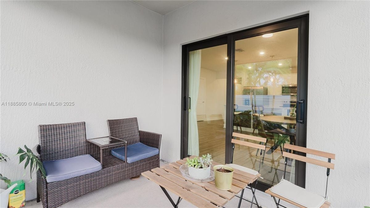 Building Photo - 3001 Hibiscus Ave