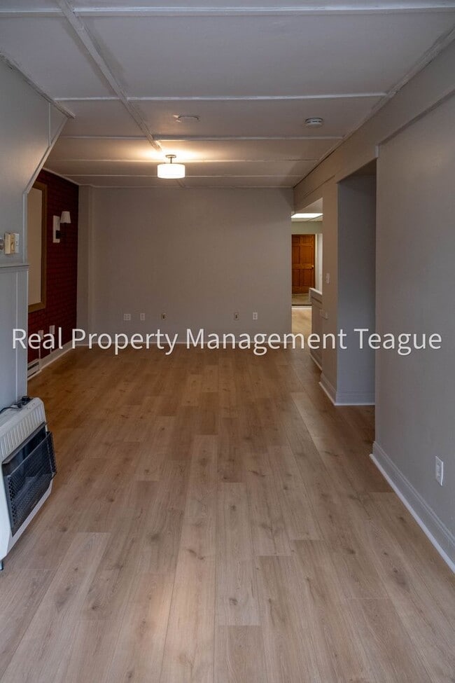 Building Photo - 1 S Main St