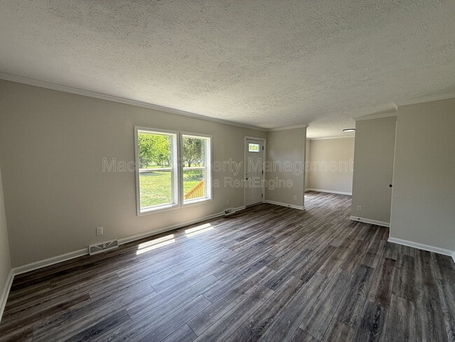 Building Photo - 10504 Benchmark Rd