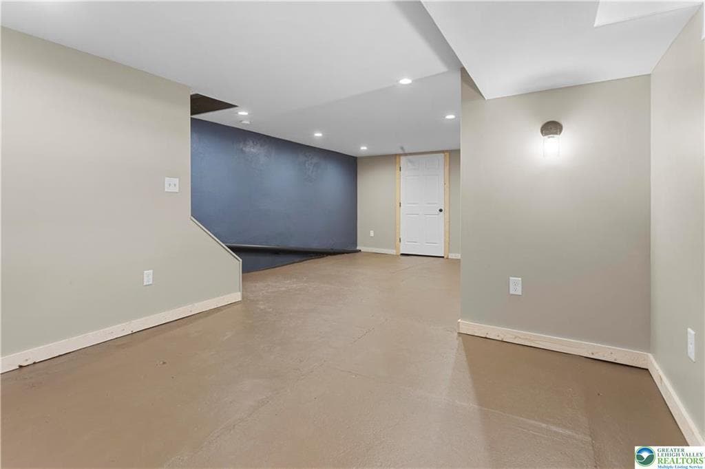 Building Photo - 413 Woodlawn Ave