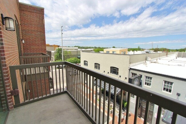 Building Photo - 419 S 8th St