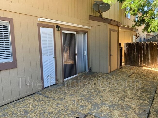 Building Photo - 3906 W Meadow Ave