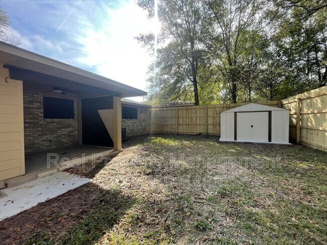 Building Photo - 4225 W Central Ave