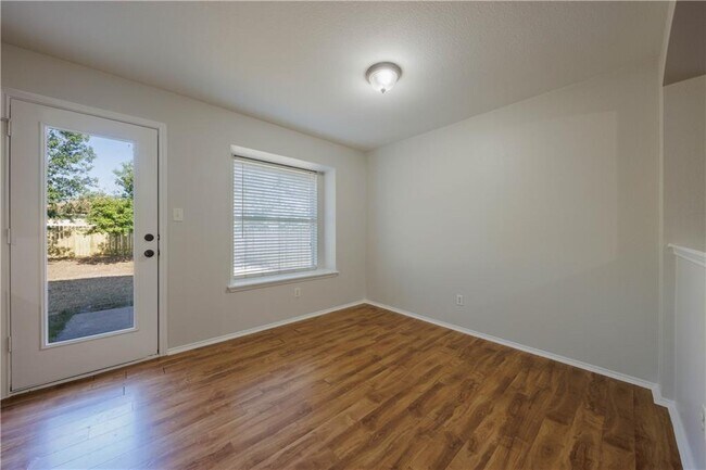 Building Photo - 2905 Rainy River Dr