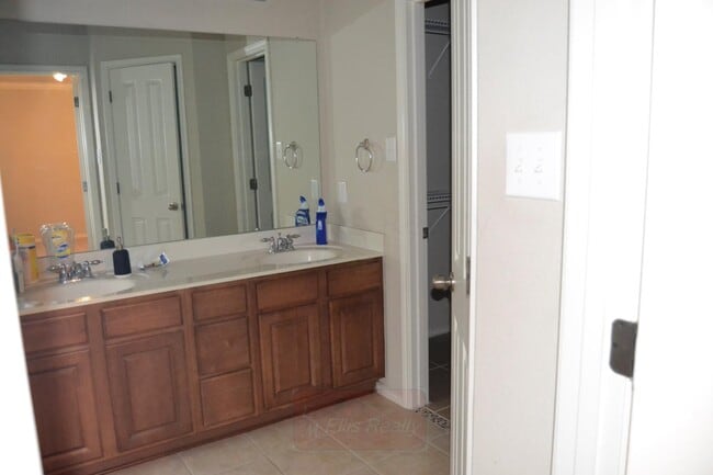 Building Photo - 714 Point Sunset