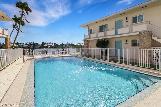 Building Photo - 2500 Gulf Shore Blvd N