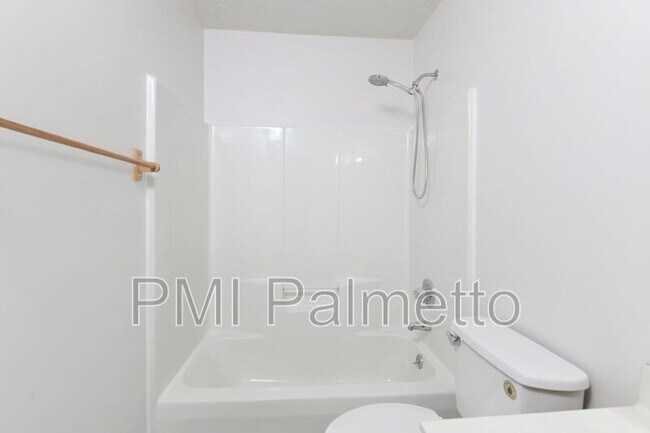 Building Photo - 212 Brookstone Way