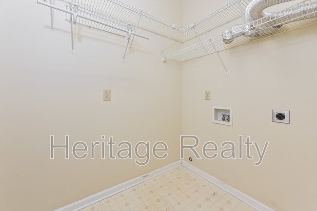 Building Photo - 2419 Glen Meadow Rd