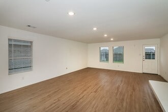 Building Photo - 3302 Aster Mdw Wy