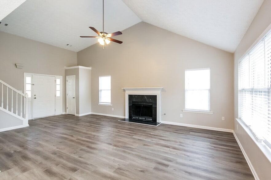 Building Photo - 2060 Stoneoak Dr