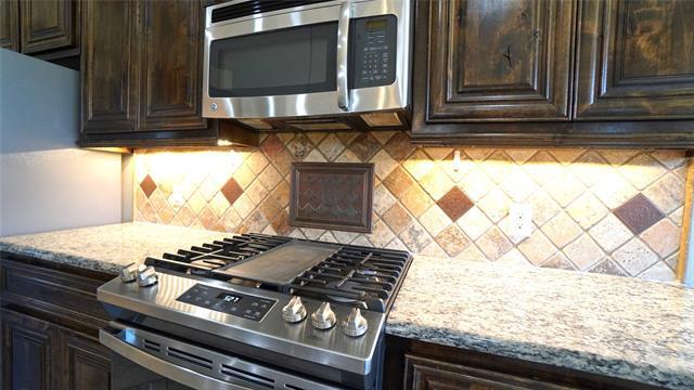 Building Photo - 588 Deverson Dr