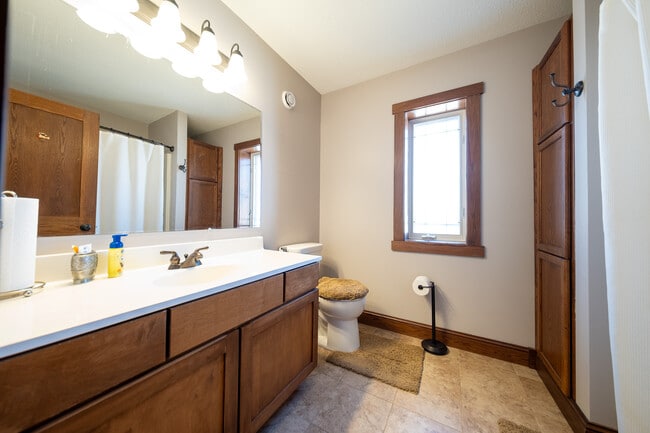 Building Photo - 15678 Duck Pond Way