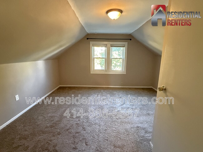 Building Photo - 2009 S 68th St