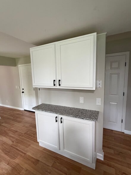 Building Photo - 1293 Deblin Dr
