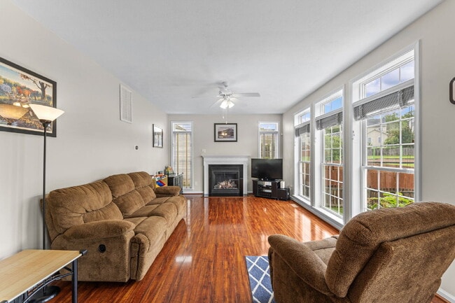 Building Photo - Welcome home to this well-maintained 4-bedroom, 2.5-bath home that offers space to grow!