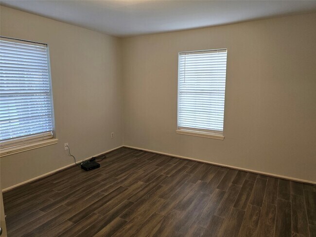 Building Photo - 12968 Trail Hollow Dr