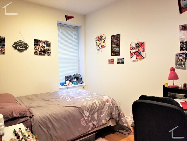Building Photo - 3Br/1Bth apartment in Boston! Great location! Laundry in UNIT!